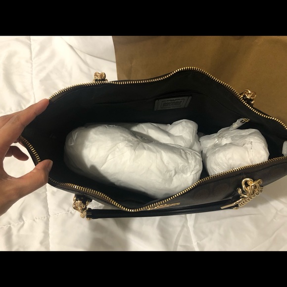 Coach - Picture 4 of 7